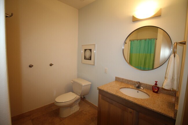 Building Photo - 9420 Seawall Blvd