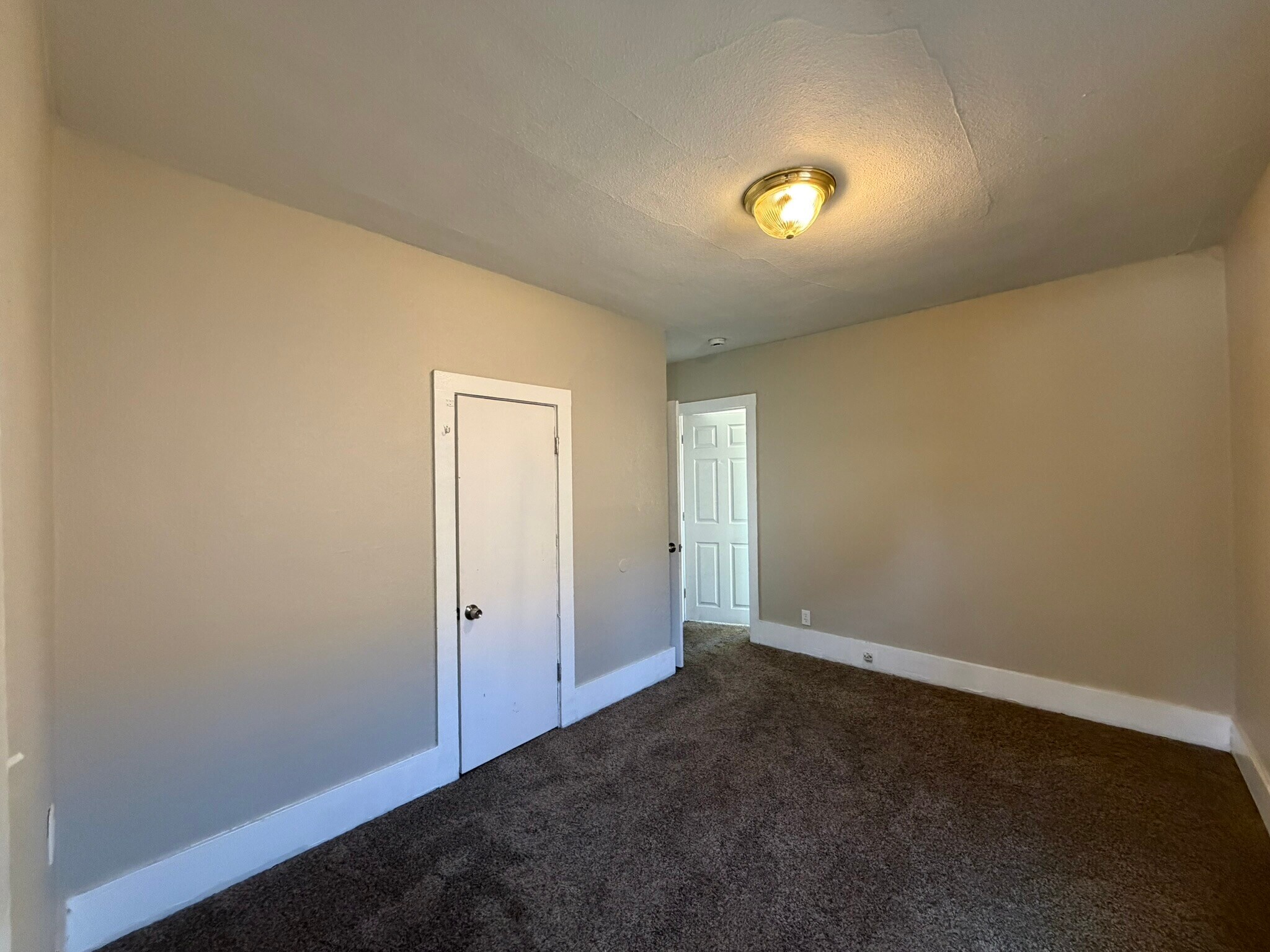 Building Photo - 404 E Kiowa St
