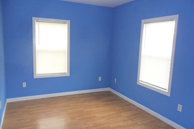 Building Photo - 848 Waverly St