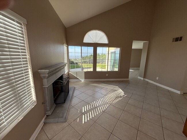 Building Photo - Spectacular view home in Anaheim Hills