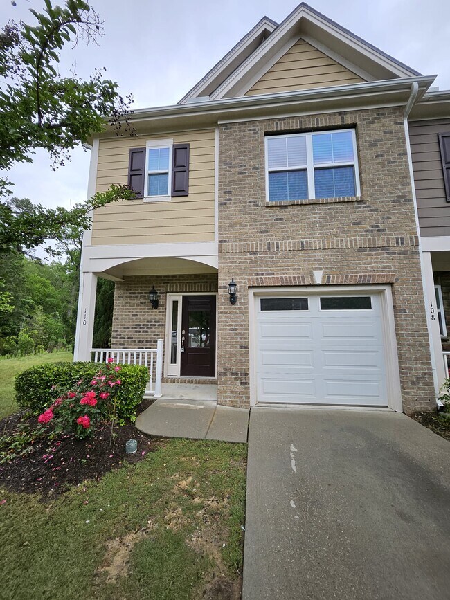 Primary Photo - 110 Fargale Ln