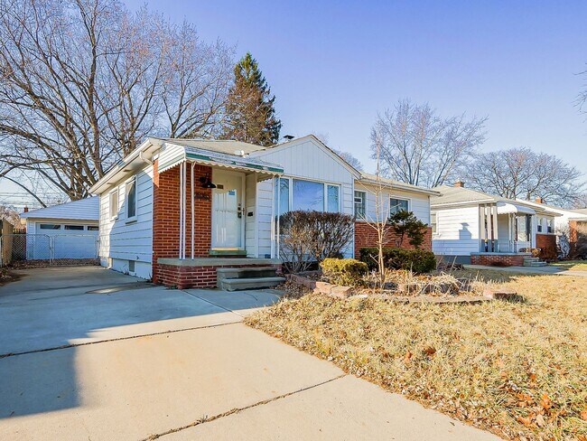 Building Photo - AVAILABLE NOW! Beautifully Updated 3-Bedroom Home with High-End Finishes!