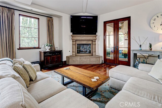 Building Photo - 853 6th St