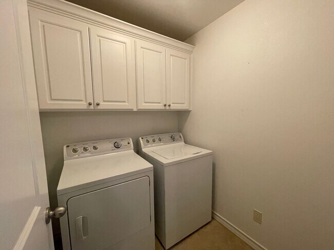 Building Photo - 132 Lola Cir