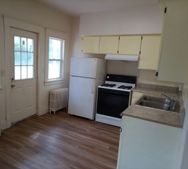 Primary Photo - 2923 River Rd