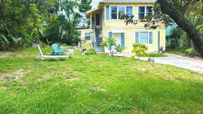 Building Photo - 407 Poinsettia Rd