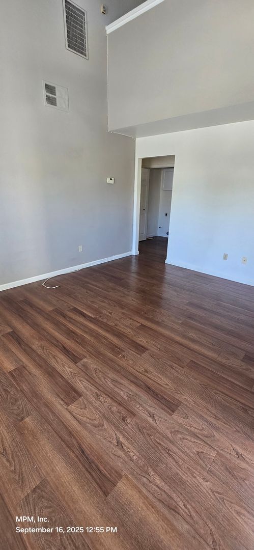 Building Photo - X41 Thomas Court (41,45,49)