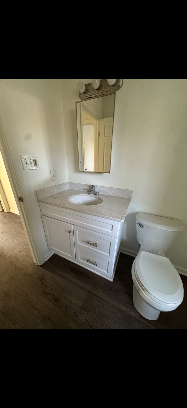 Building Photo - 477 Bodnick St