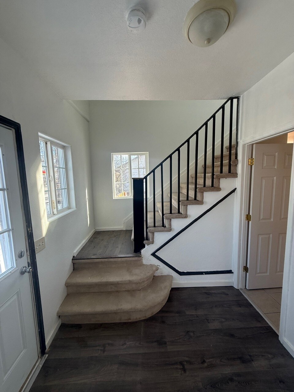 Building Photo - 116 Broadwater Ave