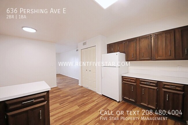 Building Photo - 2024 Remodeled Apartment, $100 Laundry Cre...