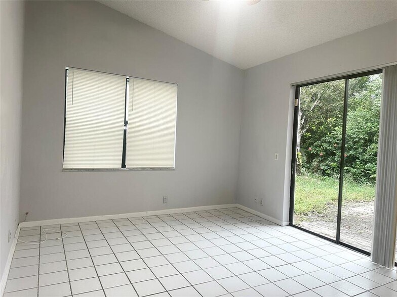 Building Photo - 10461 NW 12th Ct