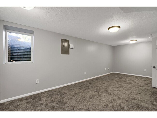 Building Photo - 2586 Martin Way