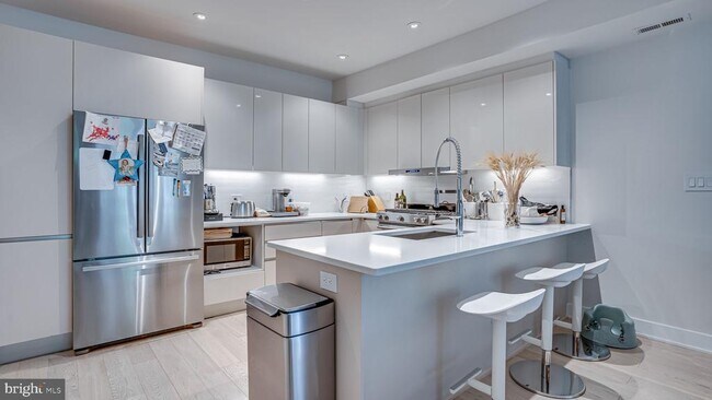 Building Photo - 2003 1st St NW