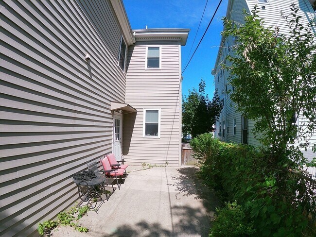 Building Photo - 133 South St