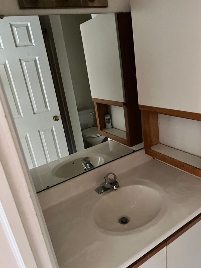 Building Photo - Great ‘Seven Oaks’ 3 Bedroom Condo