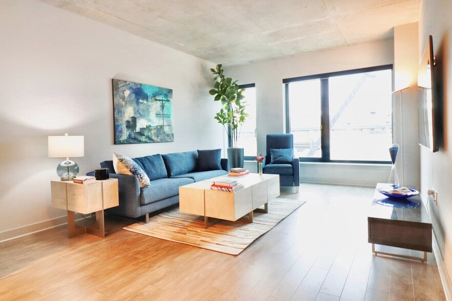 Building Photo - 1030 W Addison St