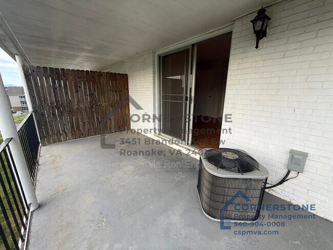 Building Photo - 6503 Carefree Ln
