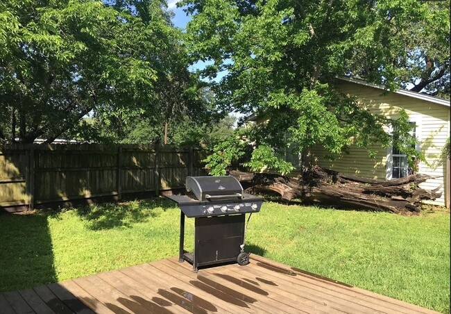 Building Photo - 100 E North Ave