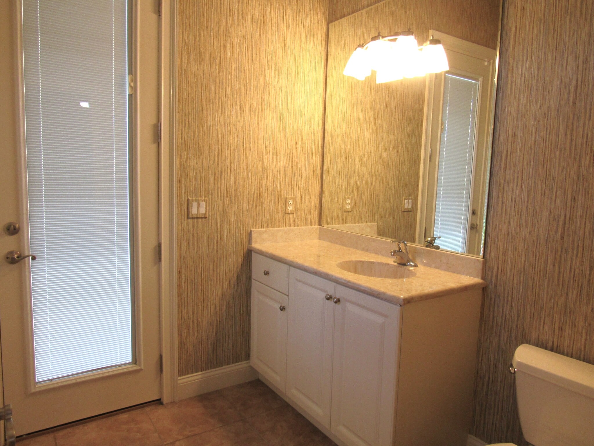 Ensuite bath - 3507 Sonesta Ct