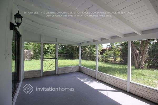 Building Photo - 1848 SW 37th Ave