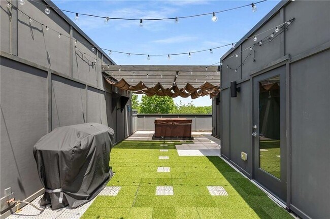 Building Photo - 1225 Chelsea Cir NW