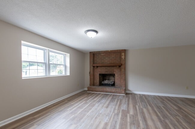 Building Photo - ONE YEAR LEASE WITH POSSIBLE LEASE PURCHAS...