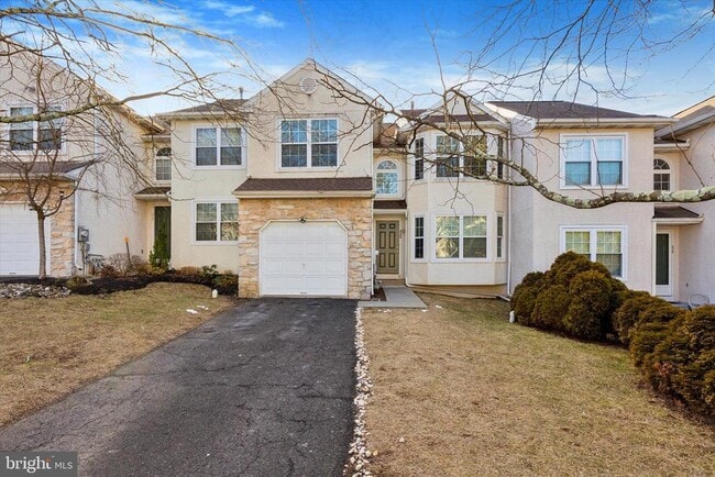 Building Photo - 220 Primrose Ln
