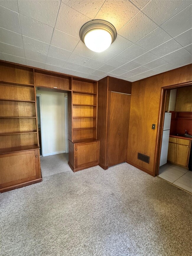 Building Photo - 84-88-88 E Main St