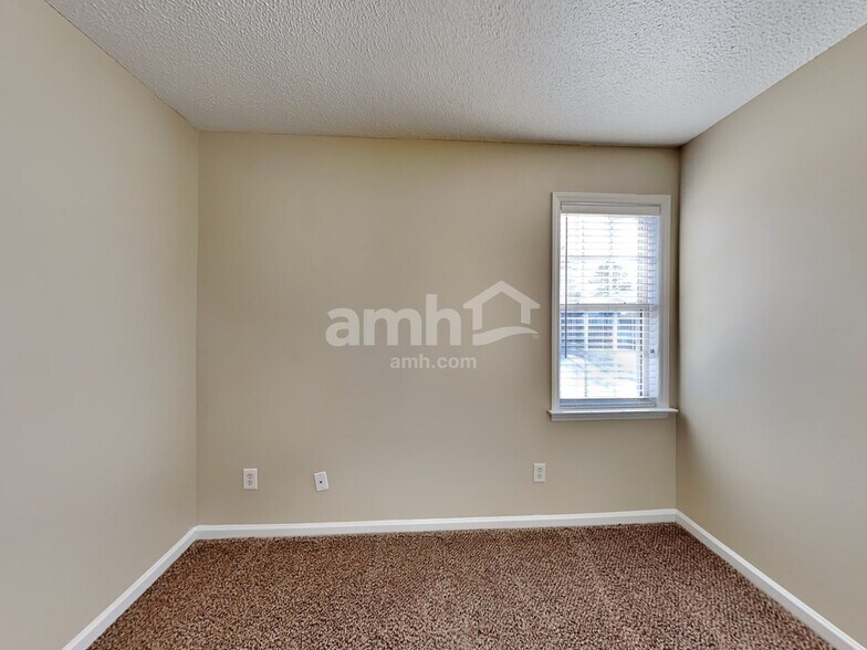 Building Photo - 6425 Silver Spring Ct