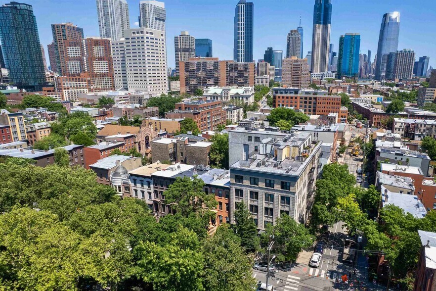 Building Photo - 262 Barrow St