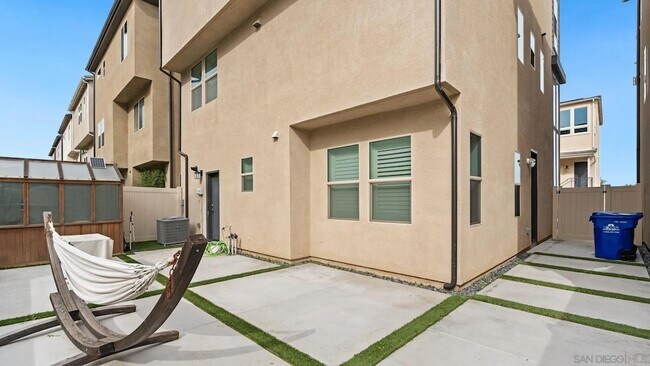 Building Photo - 15681 Rennyson Way