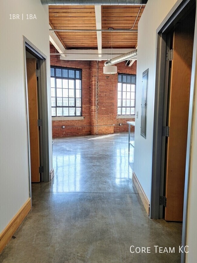 Building Photo - 382 W 22nd St