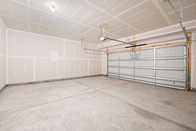 Building Photo - 13012 Lannister Dr