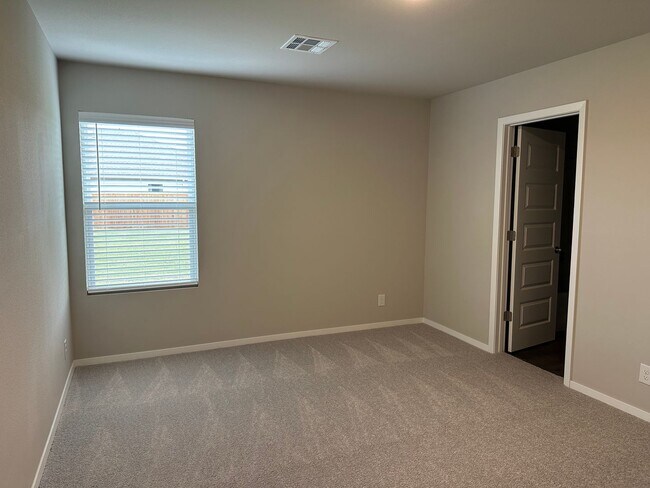 Building Photo - Brand-new 3 bedroom, 2 bath home located in historic Claremore