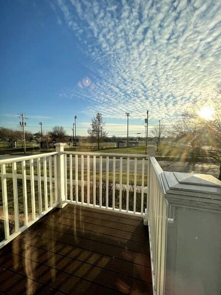 Building Photo - 922-940 Oak Street-SI ID1253107P