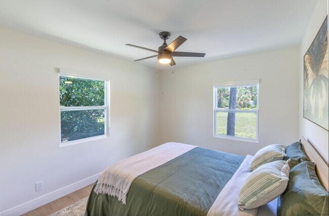 Building Photo - 16932 Aintree Dr W