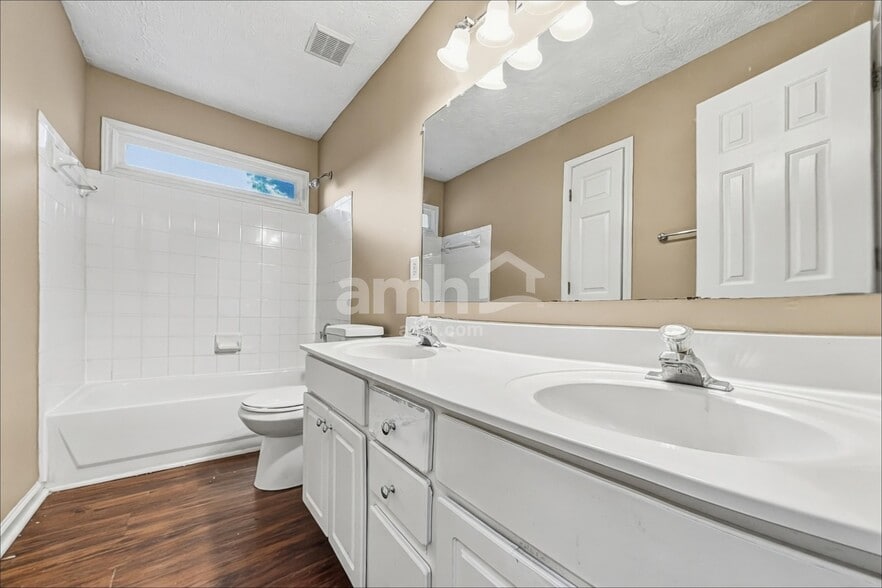 Building Photo - 2175 Carlysle Cove Dr
