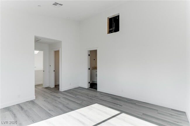 Building Photo - 254 Tower St