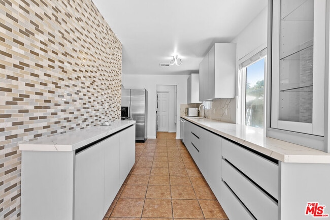 Building Photo - 4949 San Feliciano Dr