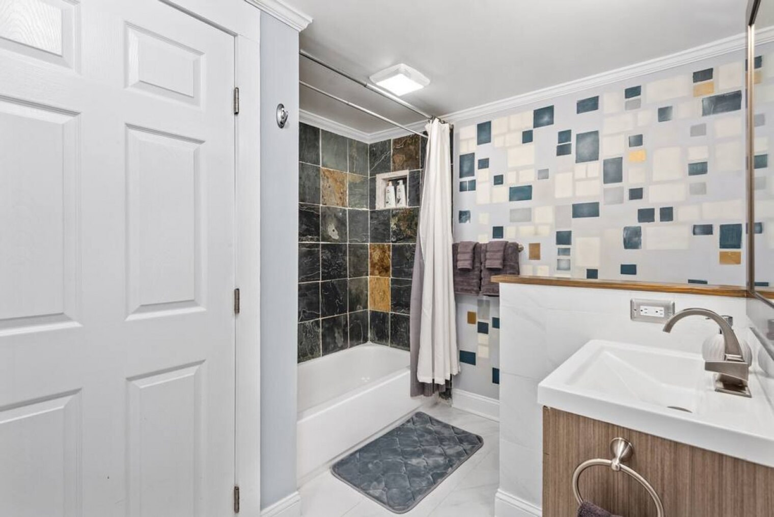 Building Photo - 657 McGruder St NE