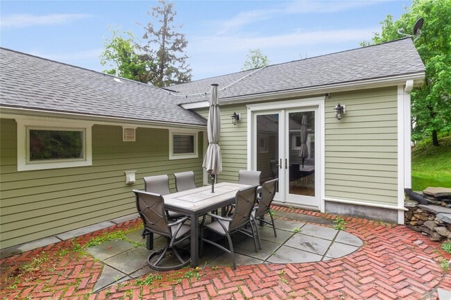 Building Photo - 55 Batten Rd