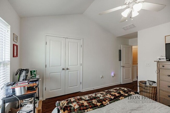 Building Photo - 1035 Barnett Shoals Rd