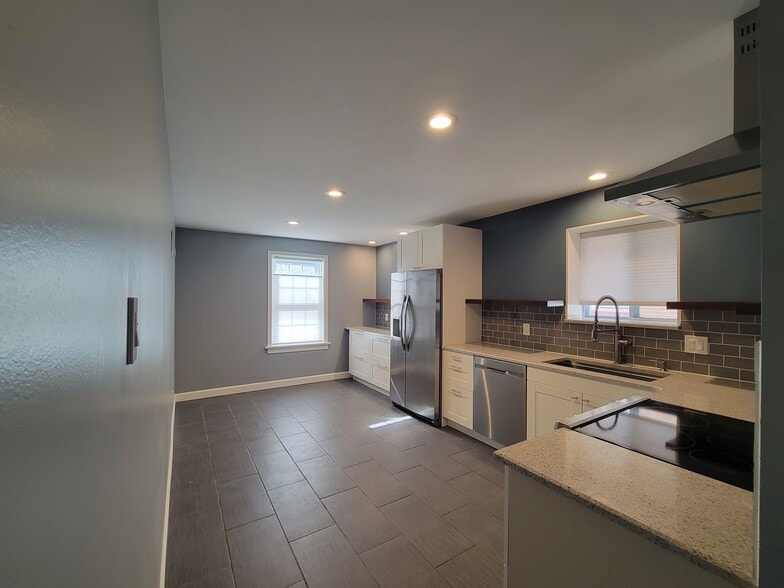 Building Photo - 7230 W Park Ave