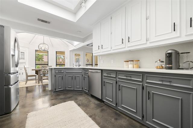 Building Photo - 2562 Primrose Dr