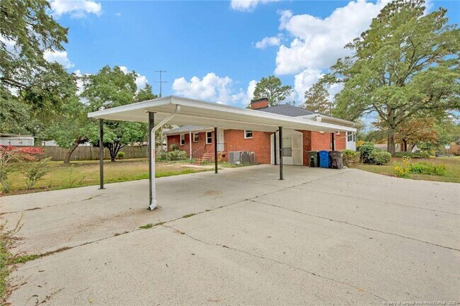 Building Photo - 301 Fairfield Rd