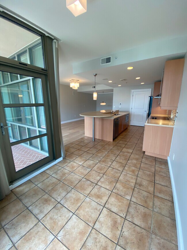 Building Photo - 250 Park Avenue W NW