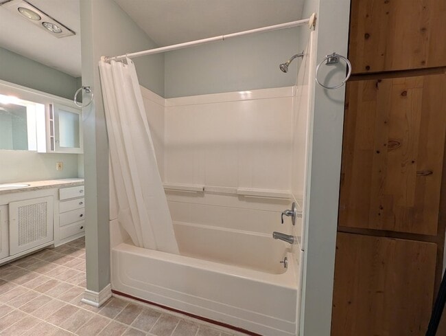 Building Photo - 116 High St