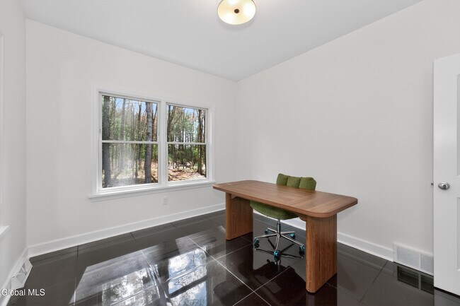 Building Photo - 622 Acland Blvd