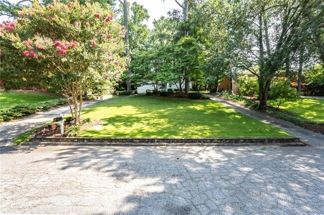 Building Photo - 1210 Lenox Cir NE