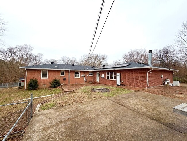 Building Photo - 2811 Thrush Dr